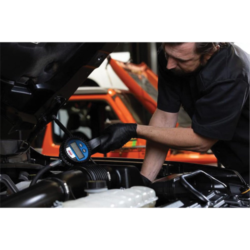 D&eacute;bitm&egrave;tre &eacute;lectronique de lubrifiant avec rallonge flexible &agrave; 90° Superchem Industries