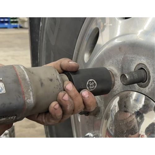 Jeu de douilles hexagonales et h&eacute;licoidales pour &eacute;crous de roue de camion Superchem Industries