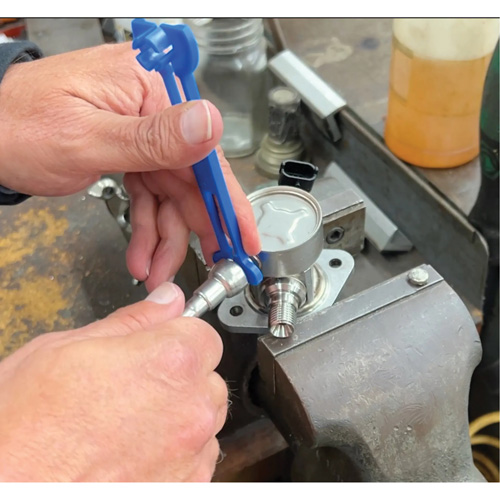 Outil de d&eacute;connexion de conduite de carburant &agrave; profil bas de 5/16 po et 3/8 po pour Ford Superchem Industries