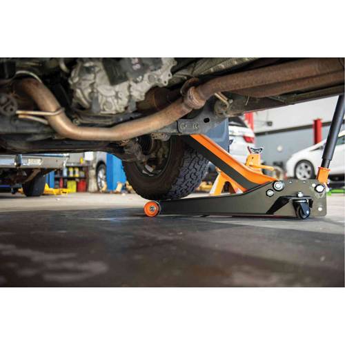 Cric rouleur &agrave; levage &eacute;lev&eacute; avec manche en 2 morceaux, 3,5 tonne(s) Capacit&eacute;, 3-7/20" Abaiss&eacute;e, Hydraulique &agrave; main Superchem Industries