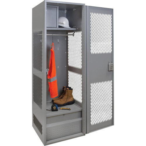 Casier pour &eacute;quipement avec porte, Acier, 24" la x 24" p x 72" h, Gris Superchem Industries