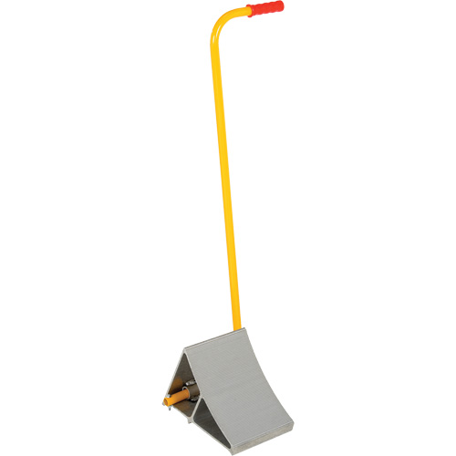 Cale de roues en aluminium avec poign&eacute;e, 7" la x 11-7/8" p x 7-11/16" h Superchem Industries