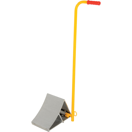 Cale de roues en aluminium avec poign&eacute;e, 7" la x 11-7/8" p x 7-11/16" h Superchem Industries