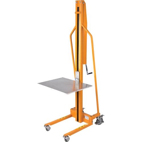 Empileur &agrave; plateforme, M&eacute;canisme Treuil manuel, Capacit&eacute; de 220 lb, Levage max de 58-1/2" Superchem Industries