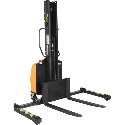 Gerbeur motoris&eacute; avec m&acirc;t &eacute;troit, Fonctionnement &eacute;lectrique, Capacit&eacute; 1500 lb, Lev&eacute;e max 63" Superchem Industries
