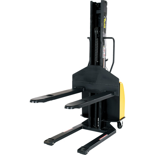 Gerbeur motoris&eacute; avec m&acirc;t &eacute;troit, Fonctionnement &eacute;lectrique, Capacit&eacute; 1500 lb, Lev&eacute;e max 63" Superchem Industries