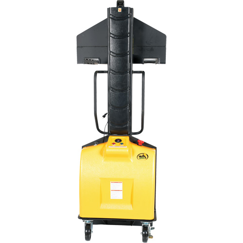 Gerbeur motoris&eacute; avec m&acirc;t &eacute;troit, Fonctionnement &eacute;lectrique, Capacit&eacute; 1500 lb, Lev&eacute;e max 63" Superchem Industries