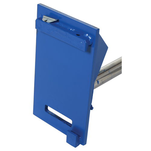 Fl&egrave;che de chariot &eacute;l&eacute;vateur pour tapis, 108-1/2" longueur, Install&eacute; sur tablier, Capacit&eacute; de 2500 lb Superchem Industries