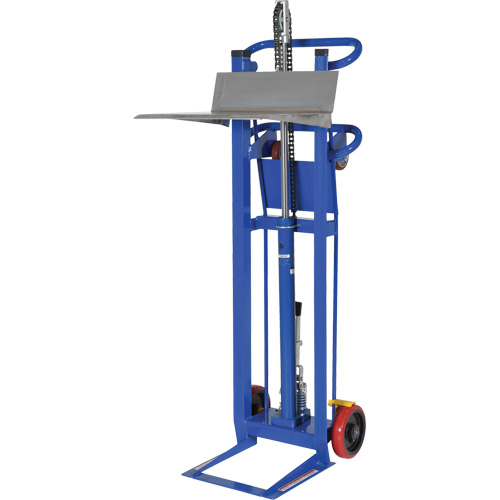 Gerbeur &agrave; plateforme hydraulique, M&eacute;canisme Pompe au pied, Capacit&eacute; de 750 lb, Levage max de 52" Superchem Industries