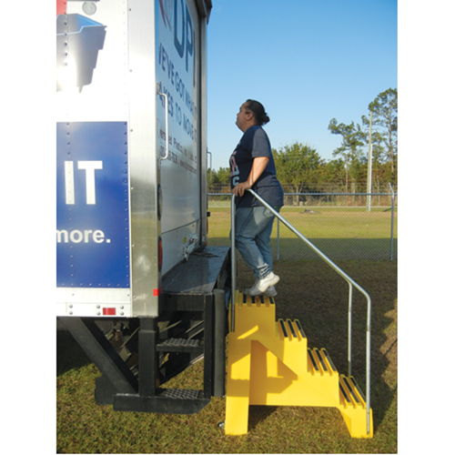 Escabeau industriel, 4 marches, 43" x 22-1/2" x Hauteur 66" Superchem Industries