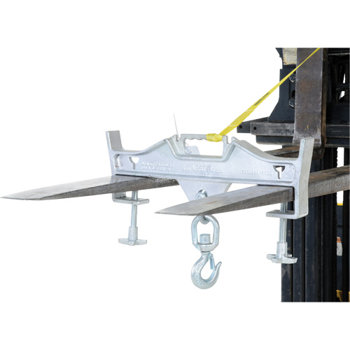 Crochet de levage &agrave; pivot double, Ouverture des fourches 7-1/4" x  2-1/2" Superchem Industries