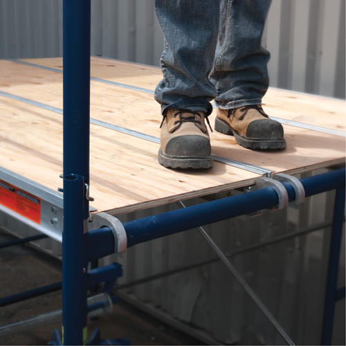 Tour d'&eacute;chafaudage compl&egrave;te avec roulettes, 66-2/10" p x 177-1/2" h Superchem Industries