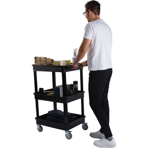 Chariot utilitaire avec tablette &agrave; bordure profonde, 3 tiers, 19" x 39-1/2" x 28-1/4", Capacit&eacute; 330 lb Superchem Industries