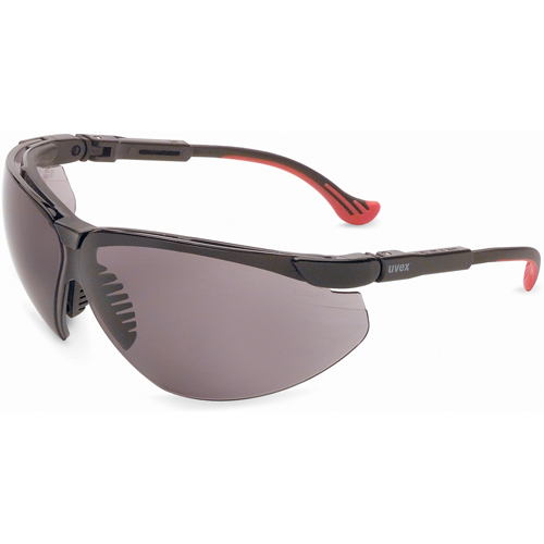 Lunettes de s&eacute;curit&eacute; Uvex Genesis XC, Lentille Grise/fum&eacute;e, Anti-&eacute;gratignures, R&eacute;pond ou surpasse la norme CSA Z94.3 Superchem Industries