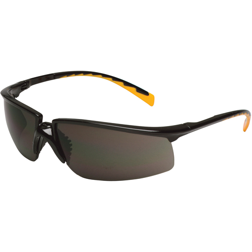 Lunettes de s&eacute;curit&eacute; Privo, Lentille Grise/fum&eacute;e, Antibu&eacute;e, R&eacute;pond ou surpasse la norme CSA Z94.3 Superchem Industries