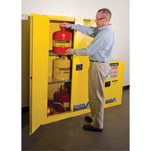 Armoires Sure-Grip EX pour produits inflammables, 45 gal., 2 Porte(s), 43" La x 65" h x 18" p Superchem Industries