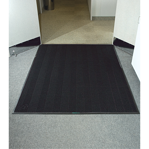 WaterHog&reg; Max Herringbone Classic Mat, Wiper/Scraper, 6' x 20' x 3/8", Black Smoke Superchem Industries