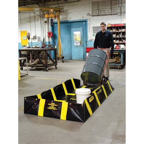 QuickBerm&reg; Containment Berm with Inside Wall Supports, 235 US gal. Capacity, 4' W x 8' L x 12" H, Snap-Up Bracket Superchem Industries