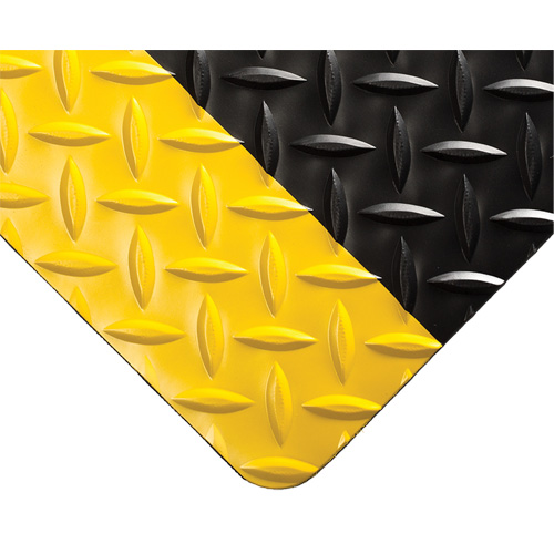 Tapis Diamond-Plate pour tableau de contr&ocirc;le no 701, 3' la x 75' lo, 1/4" &eacute;paisseur, Noir/Jaune, PVC Superchem Industries