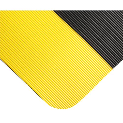 Tapis tr&egrave;s robuste pour panneau de contr&ocirc;le No 720, Ondul&eacute;, 3' x 10' x 5/8", Noir/Jaune, PVC Superchem Industries