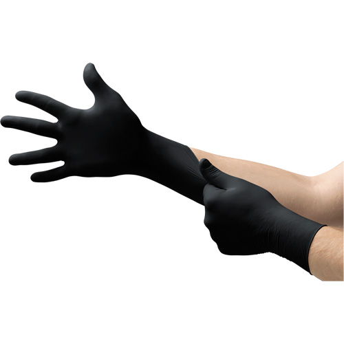 Gants Onyx, Petit, Nitrile, 3,5 mils, Sans poudre, Noir Superchem Industries