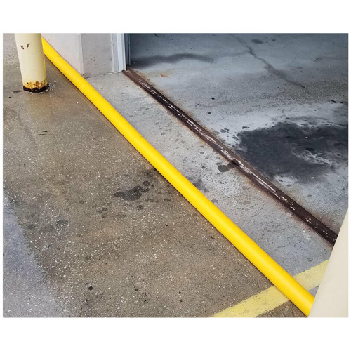 Barrage de d&eacute;rivation rempli d'eau Superchem Industries