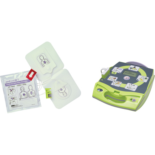 D&eacute;fibrillateur enti&egrave;rement automatis&eacute; AED Plus en anglais avec &eacute;lectrodes Pedi-Padz II suppl&eacute;mentaires, Automatique, Anglais, Classe 4 Superchem Industries