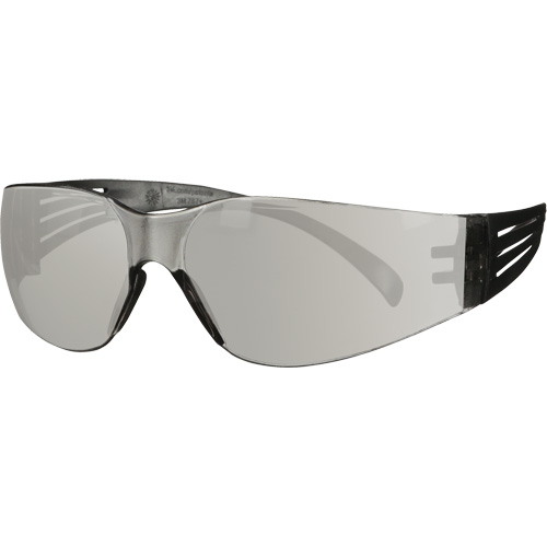 Lunettes de protection de s&eacute;rie 100 SecureFit, Lentille Gris/Int&eacute;rieur/ext&eacute;rieur, Antibu&eacute;e/Anti-&eacute;gratignures, ANSI Z87+/R&eacute;pond ou surpasse la norme CSA Z94.3 Superchem Industries