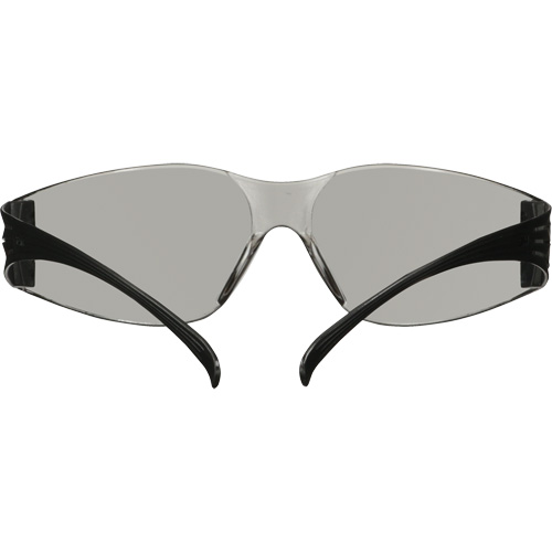 Lunettes de protection de s&eacute;rie 100 SecureFit, Lentille Gris/Int&eacute;rieur/ext&eacute;rieur, Antibu&eacute;e/Anti-&eacute;gratignures, ANSI Z87+/R&eacute;pond ou surpasse la norme CSA Z94.3 Superchem Industries