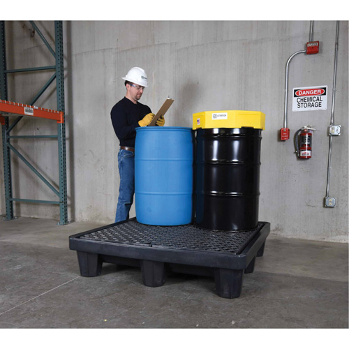 Ultra-Spill Pallet mod&egrave;le &eacute;conomique, 4 barils, Capacit&eacute; de d&eacute;versement 66 gal. US, 53" x 53" x 11,8" Superchem Industries