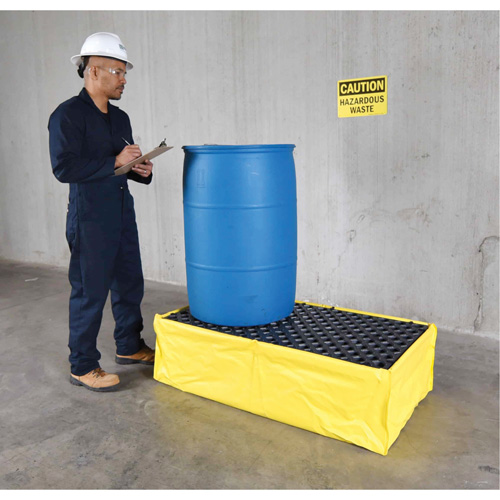 Ultra-Spill Pallet flexible, 2 barils, Capacit&eacute; de d&eacute;versement 66 gal. US, 48" x 24" x 14" Superchem Industries