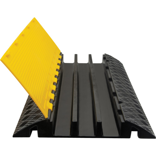 Protecteur de c&acirc;bles en polyur&eacute;thane, 3 canaux, 35,43" lo x 19,69" la x 3" h Superchem Industries