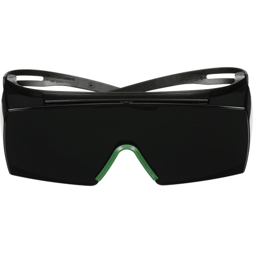 Lunettes de s&eacute;curit&eacute; SecureFit s&eacute;rie 3700 SF3750AS-BLK, Lentille Gris/IR 5.0, Anti-&eacute;gratignures, ANSI Z87+/R&eacute;pond ou surpasse la norme CSA Z94.3 Superchem Industries
