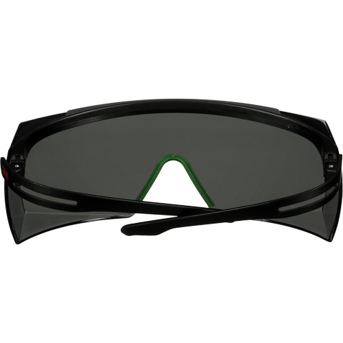 Lunettes de s&eacute;curit&eacute; SecureFit s&eacute;rie 3700 SF3730AS-BLK, Lentille Gris/IR 3.0, Anti-&eacute;gratignures, ANSI Z87+/R&eacute;pond ou surpasse la norme CSA Z94.3 Superchem Industries