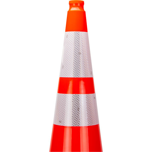 C&ocirc;ne de signalisation de premi&egrave;re qualit&eacute;, 36", Orange, Bande(s) r&eacute;fl&eacute;chissante(s) 4" & 6" Superchem Industries