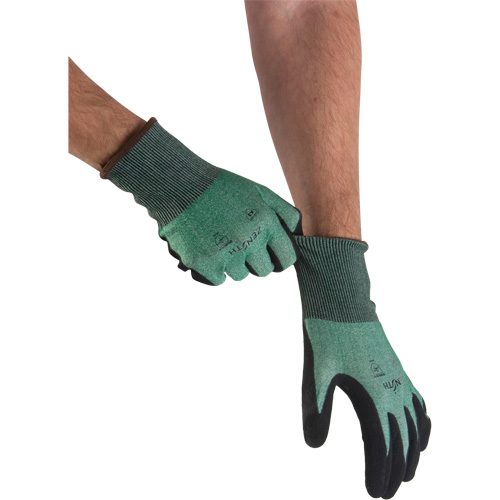 Gants l&eacute;gers et haute dext&eacute;rit&eacute; r&eacute;sistants &agrave; la coupe, Taille 10, Calibre 21, Rev&ecirc;tement Mousse de nitrile, Enveloppe en Acier inoxydable/PEHP, ASTM ANSI niveau A3 Superchem Industries