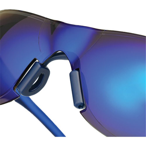 Lunettes de s&eacute;curit&eacute; Adapt Lite, Lentille Miroir bleu, Antibu&eacute;e/Anti-&eacute;gratignures, ANSI Z87+/R&eacute;pond ou surpasse la norme CSA Z94.3 Superchem Industries