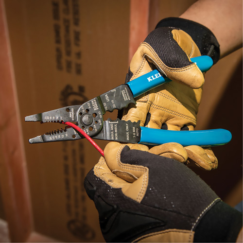 Outils polyvalents &agrave; bec long, 8-1/4" lo, 10 - 22 AWG Superchem Industries