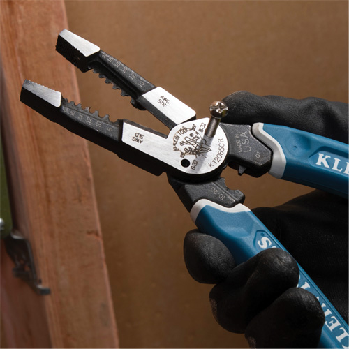 Outil polyvalent Klein-Kurve pour d&eacute;nuder, couper et sertir les fils, 8-1/4" lo, 8 - 20 AWG Superchem Industries
