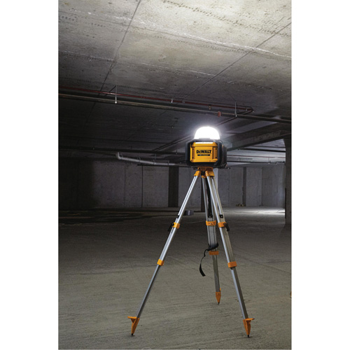 Baladeuse polyvalent sans fil Tool Connect 20V Max, DEL, 5000 lumens, Boîtier en Plastique Superchem Industries