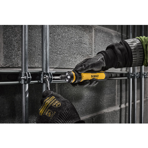 Jeu de tournevis sans fil de 14 morceaux avec commande FLEXDRIVE, 4 V, 44 lb-po/5 Nm couple max. Superchem Industries