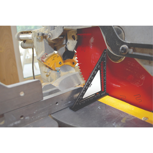 &eacute;querre de finition grav&eacute;e au laser Johnny Square&reg; de 4,5 po Superchem Industries