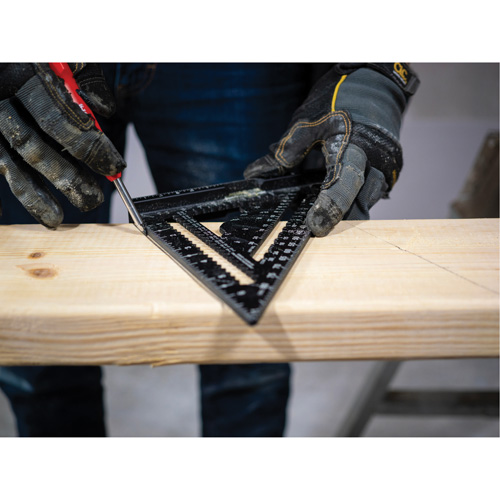 &eacute;querre de charpentier MACH-1 Smart Mark Johnny Square&reg; de 7-1/4 po avec fiole de niveau Superchem Industries