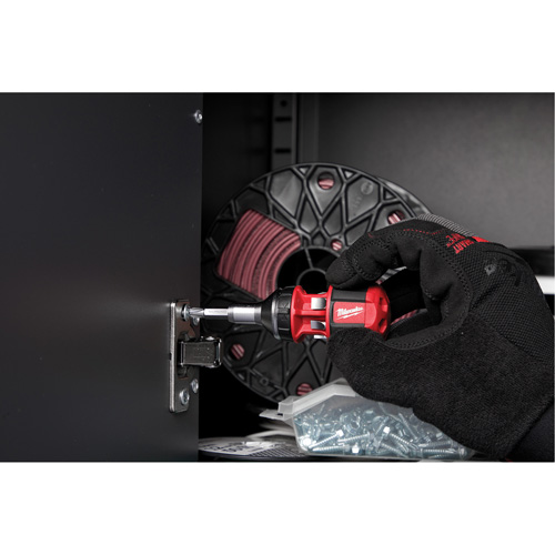Tournevis compact &agrave; cliquet 8-en-1 &agrave; embouts multiples avec porte-embout de 1/4", Prise Coussin&eacute;e Superchem Industries