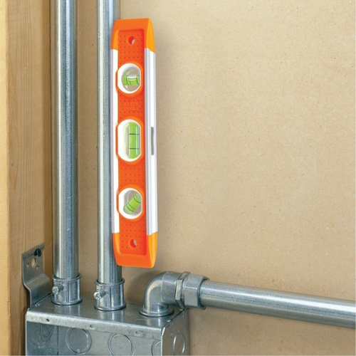 Niveau torpille, 9" lo, Plastique, 3 fioles, Magn&eacute;tique Superchem Industries