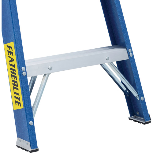 Industrial Duty Stepladders (6300 Series), 4', Fibreglass, 250 lbs. Capacity, Type 1 Superchem Industries