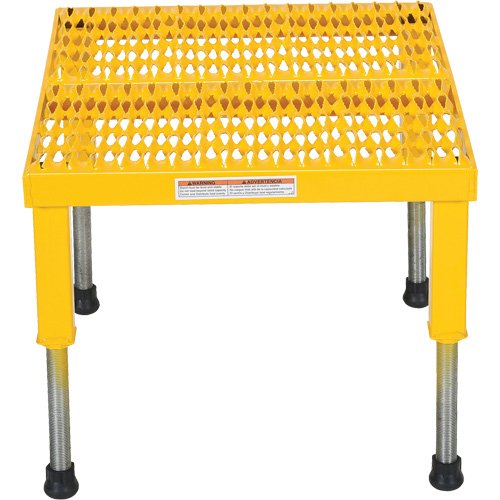 Plate-forme ajustable Step-Mate, 1 marche(s), 23-1/2" la x 19-9/16" lo x 16-1/2" h, Capacit&eacute; 500 lb Superchem Industries