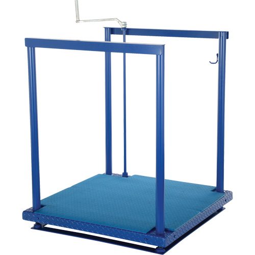 Ergonomic Posi-Crank Platform With Anti-Fatigue Mat, 36" W x 72" D, 500 lbs. Capacity, All-Welded Superchem Industries