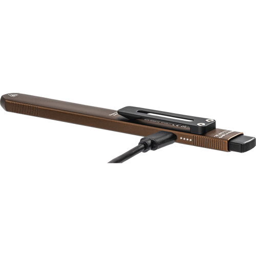 Lampe de poche Wedge SL avec couvercle, 500 lumens, Piles Rechargeable Superchem Industries