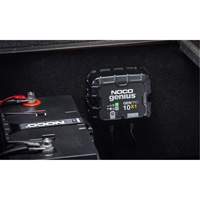 Chargeur de batterie embarqu&eacute; &agrave; 1 sortie de 10 amp&egrave;res GenPro10X1 Genius Superchem Industries